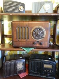 ANTIQUE RADIOS