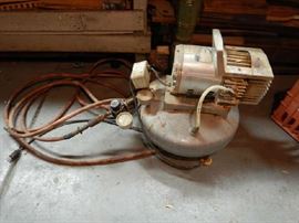 AIR COMPRESSOR