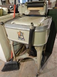 ANTIQUE MAYTAG WASHER