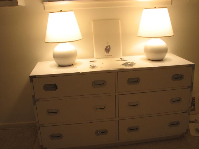 modern white dresser, 2 lamps