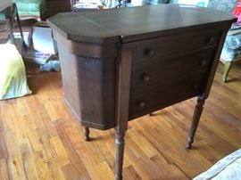 Home electric sewing machine from 1930s