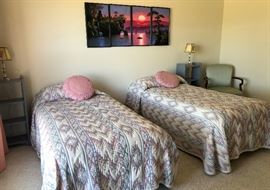 Twin Beds, 2 Nightstands, 2 Table Lamps