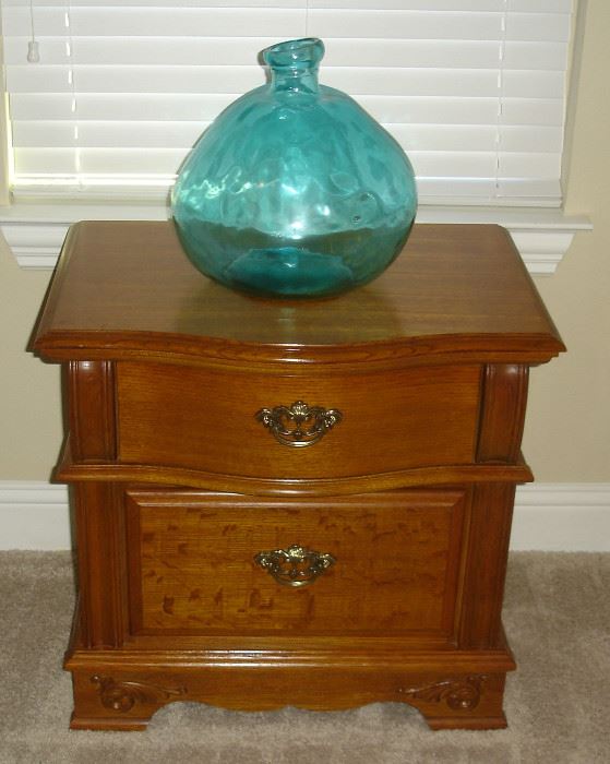 Universal Furniture Co. nightstand, balloon vase