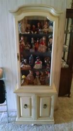 Curio cabinet 75