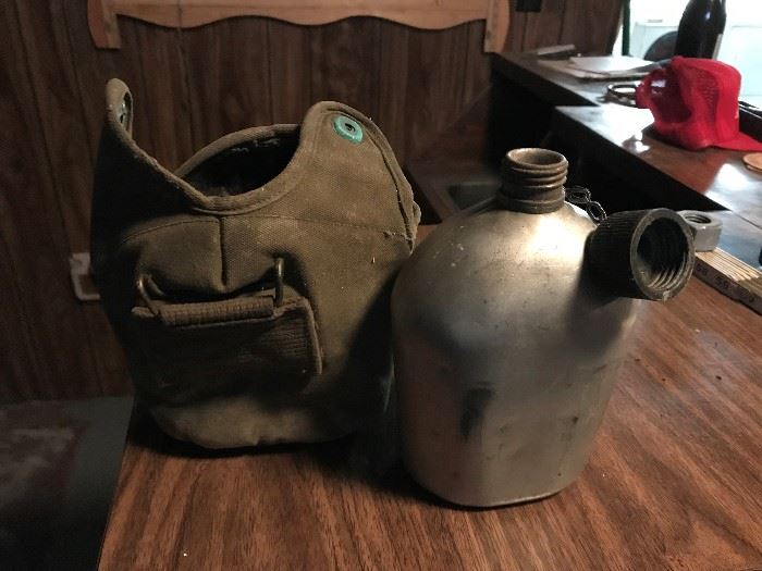 Really good shape Army canteen w/canvas case