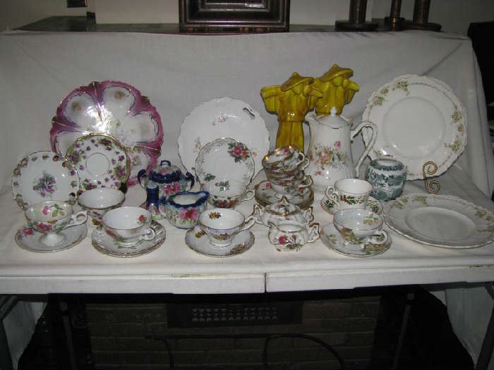Cups/saucers