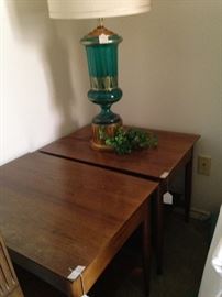 Matching Henredon side tables; green glass lamp