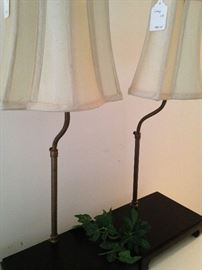 Create your own look on the black base (lamps electrified from the back)