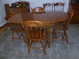 Ethan Allen table w/leaves & 6 chairs