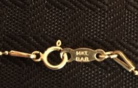 14K Gold necklace w/ pendant