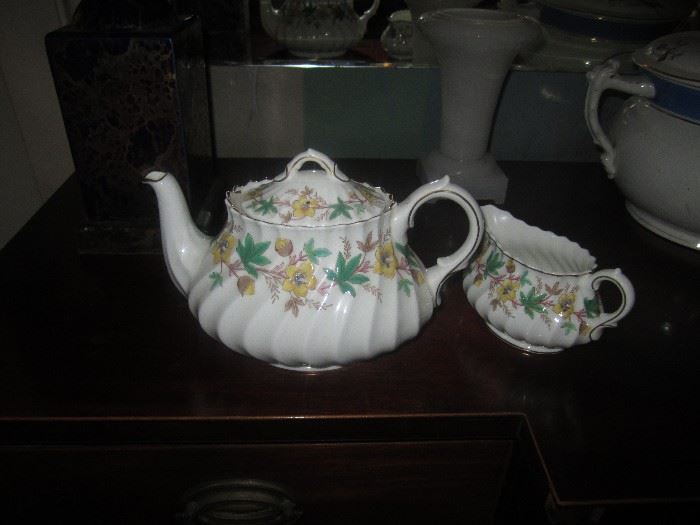 Royal Doulton Chatsworth tea pot and other pieces