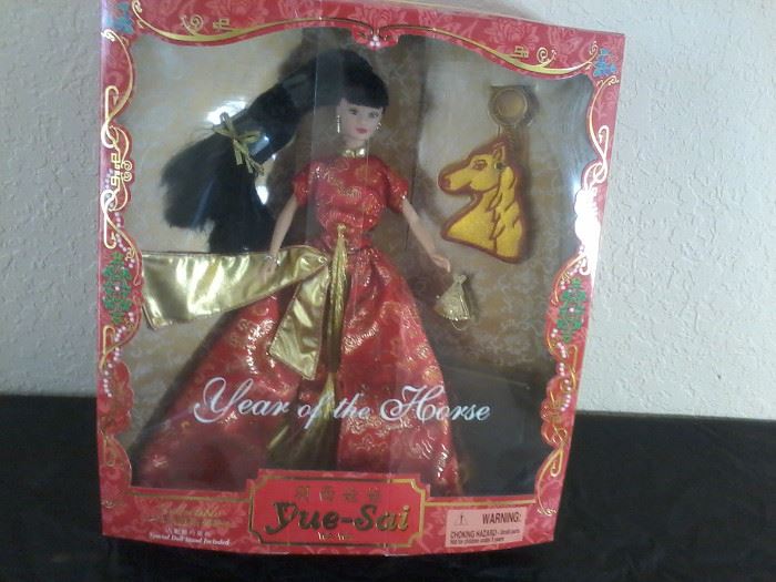 5 Yue-Sai WaWa Dolls             http://www.ctonlineauctions.com/detail.asp?id=704321
