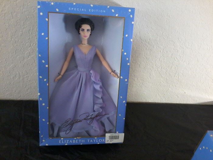  4 Special Edition Elizabeth Taylor Dolls      http://www.ctonlineauctions.com/detail.asp?id=704341