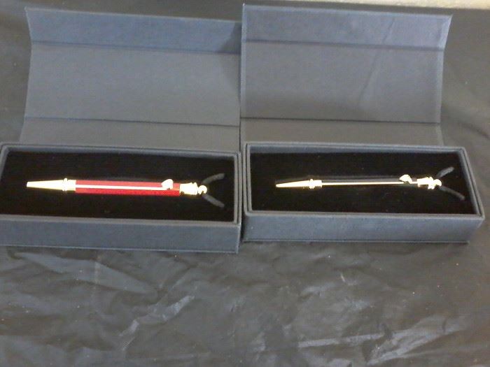 Variety of 8 pens         http://www.ctonlineauctions.com/detail.asp?id=704372