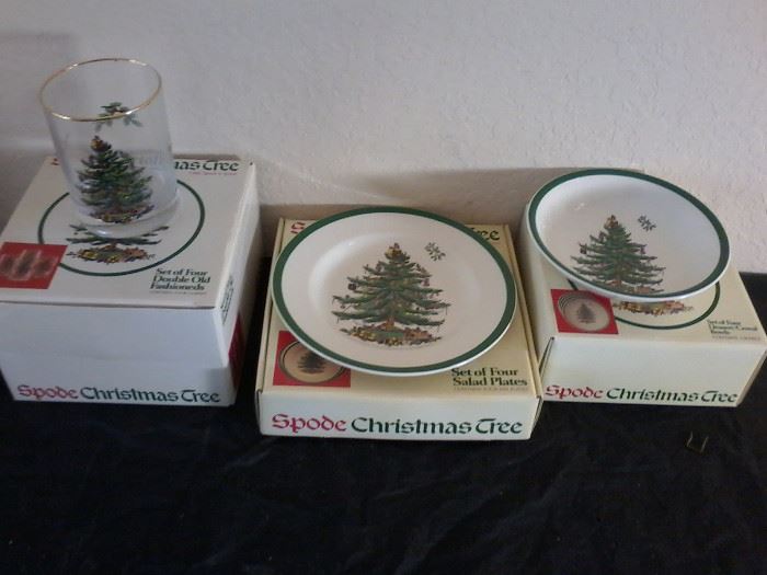 Spode Christmas Tree Dishes     http://www.ctonlineauctions.com/detail.asp?id=704413