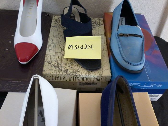  5 Pairs of Shoes, Size 7 1/2    http://www.ctonlineauctions.com/detail.asp?id=704424