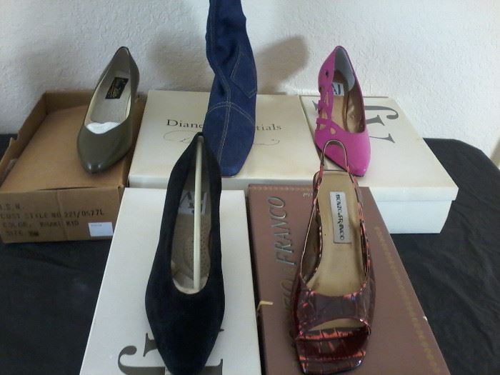 5 Pairs of Shoes, Size 7 1/2    http://www.ctonlineauctions.com/detail.asp?id=704423