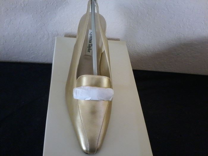 5 Pairs of Shoes, Size 7 1/2 http://www.ctonlineauctions.com/detail.asp?id=704427