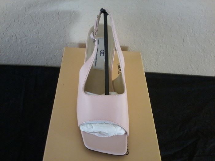 5 Pairs of Shoes, Size 7 1/2 http://www.ctonlineauctions.com/detail.asp?id=704427