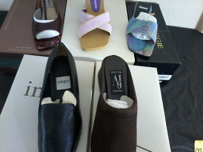  5 Pairs of Shoes, Size 7 1/2   http://www.ctonlineauctions.com/detail.asp?id=704433