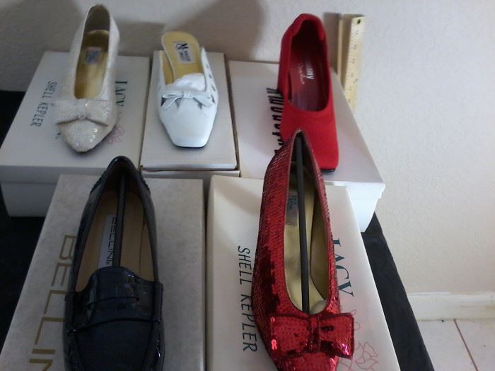 5 Pairs of Shoes, Size 7 1/2   http://www.ctonlineauctions.com/detail.asp?id=704435