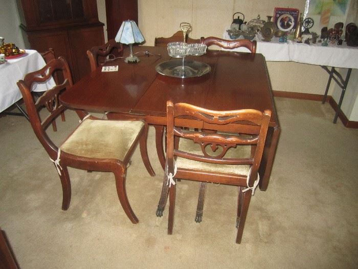 Duncan Phyfe dining table and six chairs