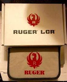 New Ruger carrying bag w orig box & locks