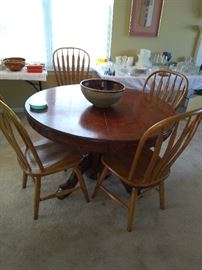 Oak Dining Table with 2 leafs