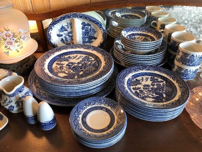 Blue Willow dishes 