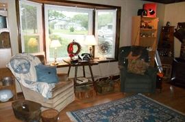 Assorted Living Room Items