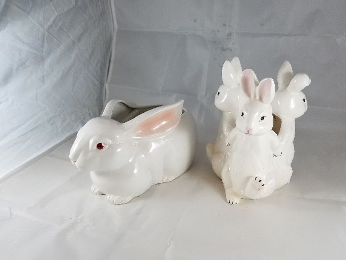 Pair of Bunny Vases              http://www.ctonlineauctions.com/detail.asp?id=704451