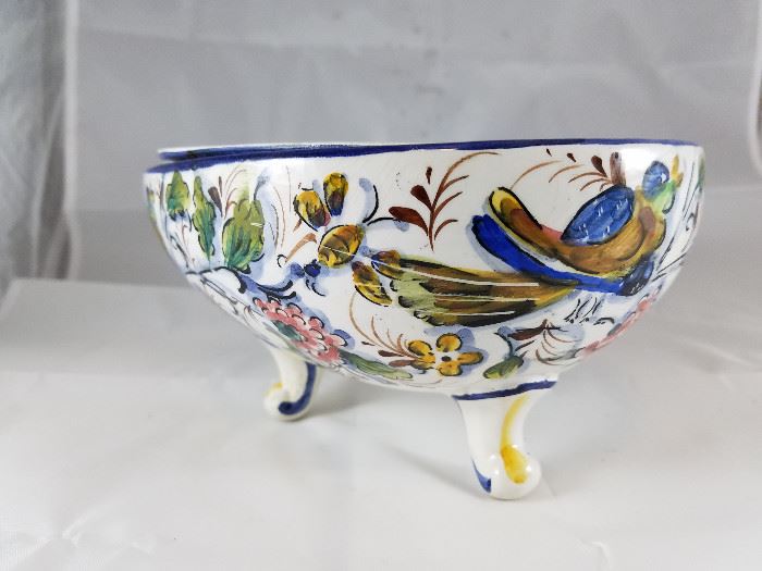  Portuguese Bowl with Vented Lid            http://www.ctonlineauctions.com/detail.asp?id=704453