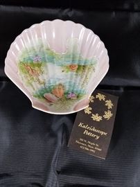 Soap Dish with Footed Base    http://www.ctonlineauctions.com/detail.asp?id=704461