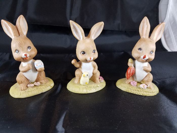  Bunny Figurines            http://www.ctonlineauctions.com/detail.asp?id=704475