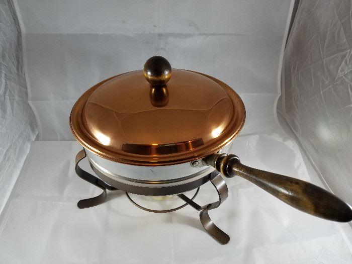 Chafing Dish     http://www.ctonlineauctions.com/detail.asp?id=704525