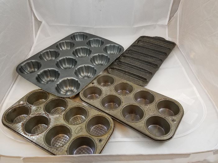  Muffin Madness        http://www.ctonlineauctions.com/detail.asp?id=704532