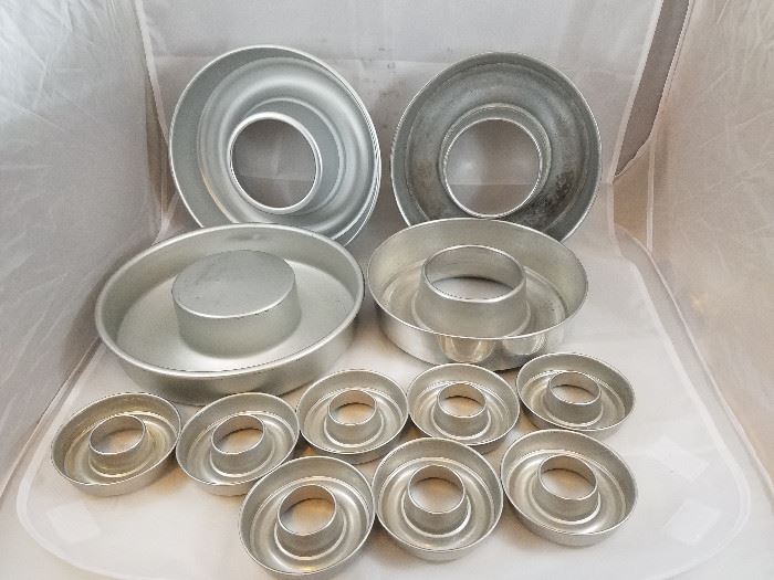 Molds                   http://www.ctonlineauctions.com/detail.asp?id=704533