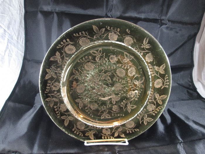  Gold Serving and Dessert Plates  http://www.ctonlineauctions.com/detail.asp?id=704498
