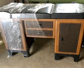 Fine exam table..good for tattoo parlour 