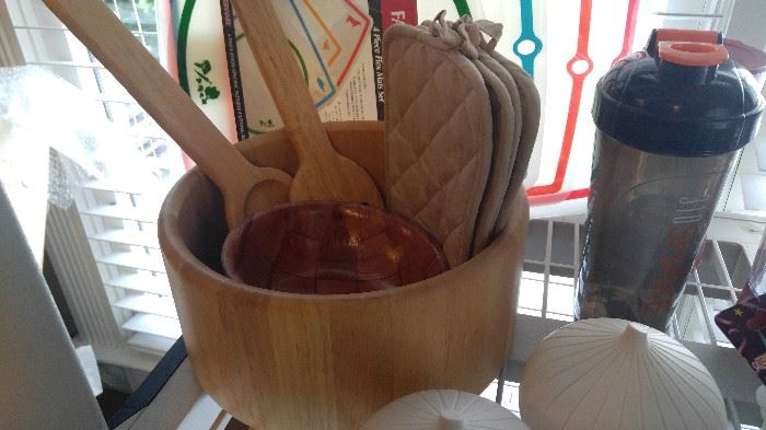 Solid wooden salad bowl and tongs very pretty