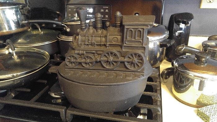 Cast iron train pot for steam on wood burning heater
