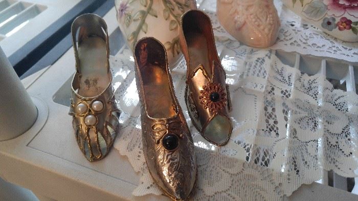 Huge collectible porcelain shoe collection