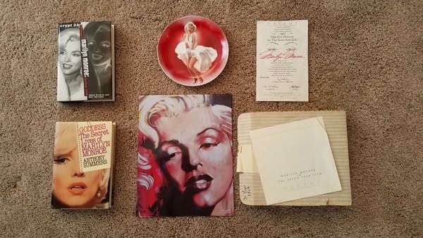Marilyn Monroe Books, Plate and Metal Poster