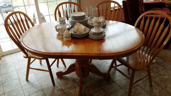 Oak Dining Table Round or Oval with Leaf + 4 Chairs