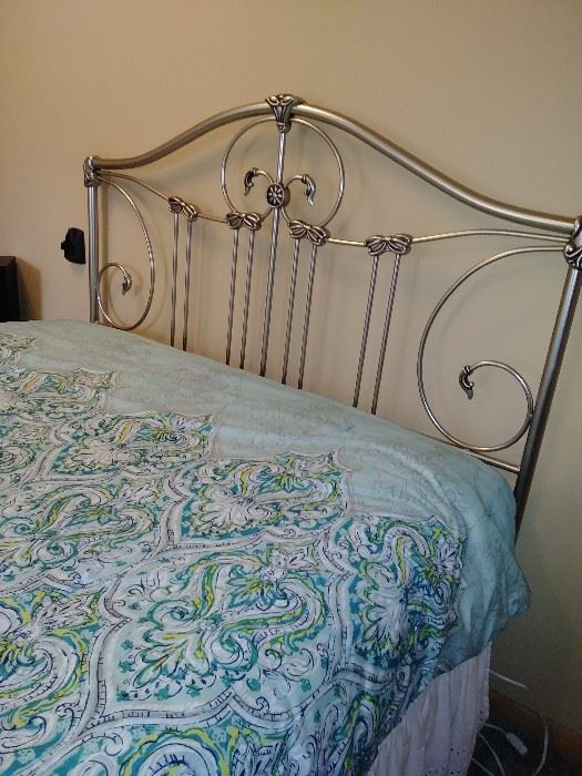 full size metal bed