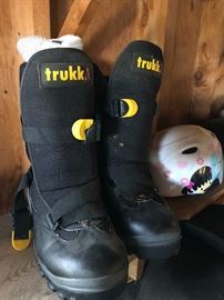 Trukk winter boots are warm-warm for the outdoors person who wants to play on