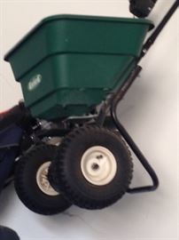 Fertilizer spreader