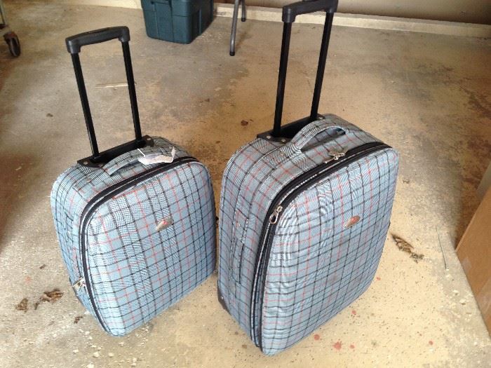 2 matching suitcases with wheels and handles