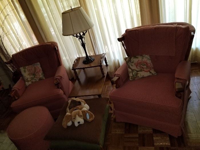 pair of nice recliners ( the foot stool is included)