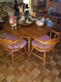 Breakfast table with 6 chairs 